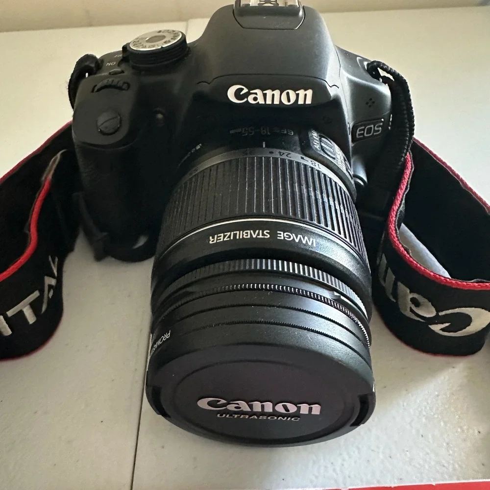 Canon EOS Rebel T1i (EOS 500D) Digital SLR Camera EF-S 18-55mm f/3.5-5.6 IS lens